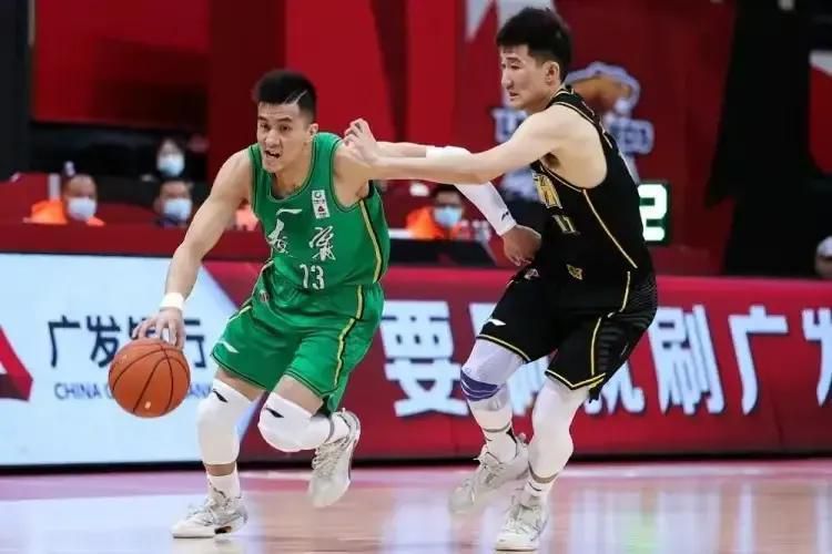 根据赛程安排，国足将分别于明年1月13日、17日、22日迎战亚洲杯小组赛同组对手塔吉克斯坦队、黎巴嫩队和卡塔尔队。